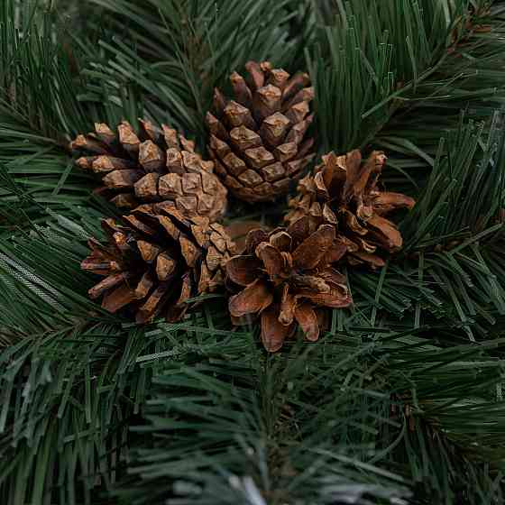 Lugi Штучний підсвічник вінок Новорічний з декором зелений із засніженими кінчиками на 1 свічку Коломия