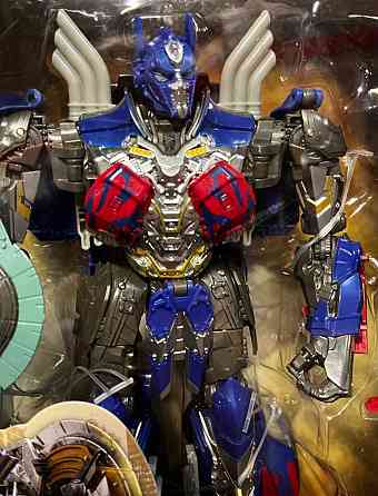 Трансформер Оптімус. Оптімус Прайм. Киев