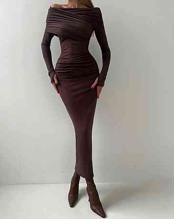 Женское силуэтное платье трансформер с открытыми плечами трикотаж Шоколад Одесса