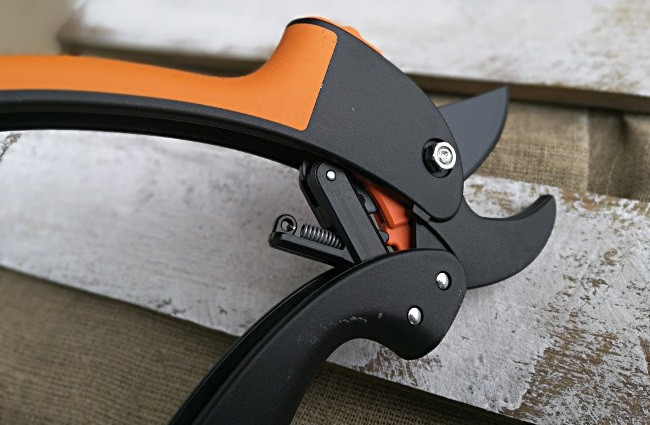 Контактний Секатор з храповим механізмом PowerStep™ Fiskars P83 (111670/1000575) Нововолинськ - фото 5