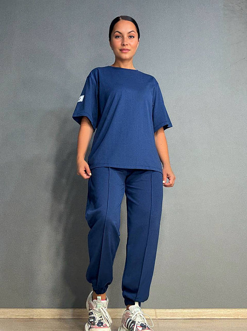 Костюм женский CAPPITONE 101212 оверсайз футболка и джогеры с нашивками темно синий, темно-синий, L Киев - изображение 1