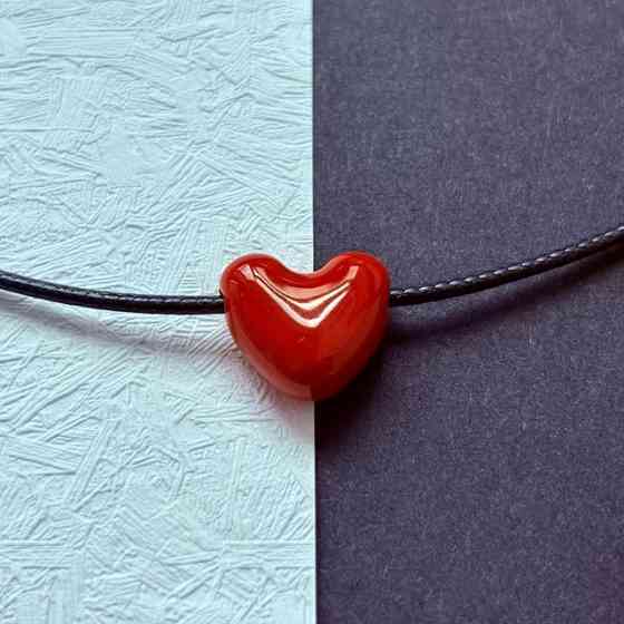 Колье на черном шнурке с красным сердцем – минималистичная подвеска Киев