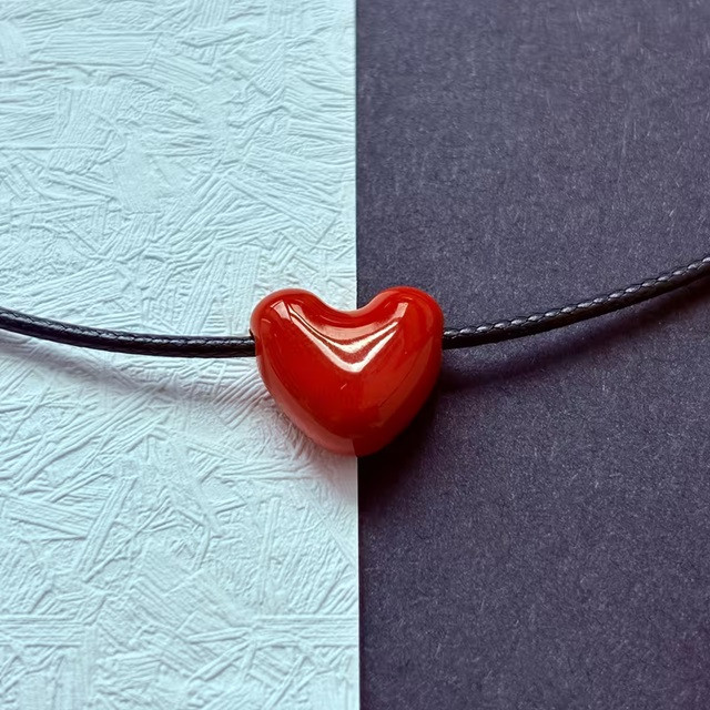 Колье на черном шнурке с красным сердцем – минималистичная подвеска Киев - изображение 4