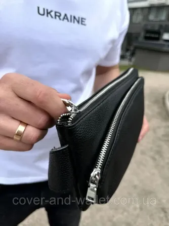 Зручна повсякденна сумка-бананка з натуральної чорної шкіри на блискавці Puos (чорна) Київ