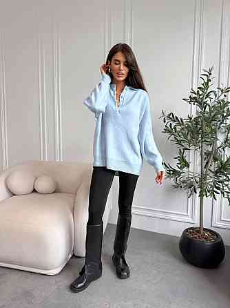 Стильний жіночий подовжений оверсайз светр із коміром-поло Блакитний Одеса
