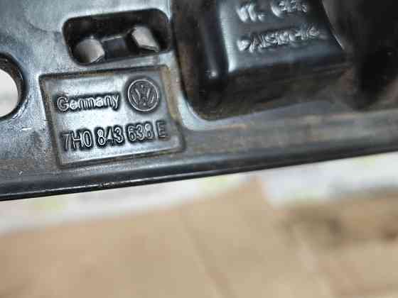 Обмежувач бокових зсувних дверей верхній VW T5 T6 2003-2019 (7H0843638E) Ковель