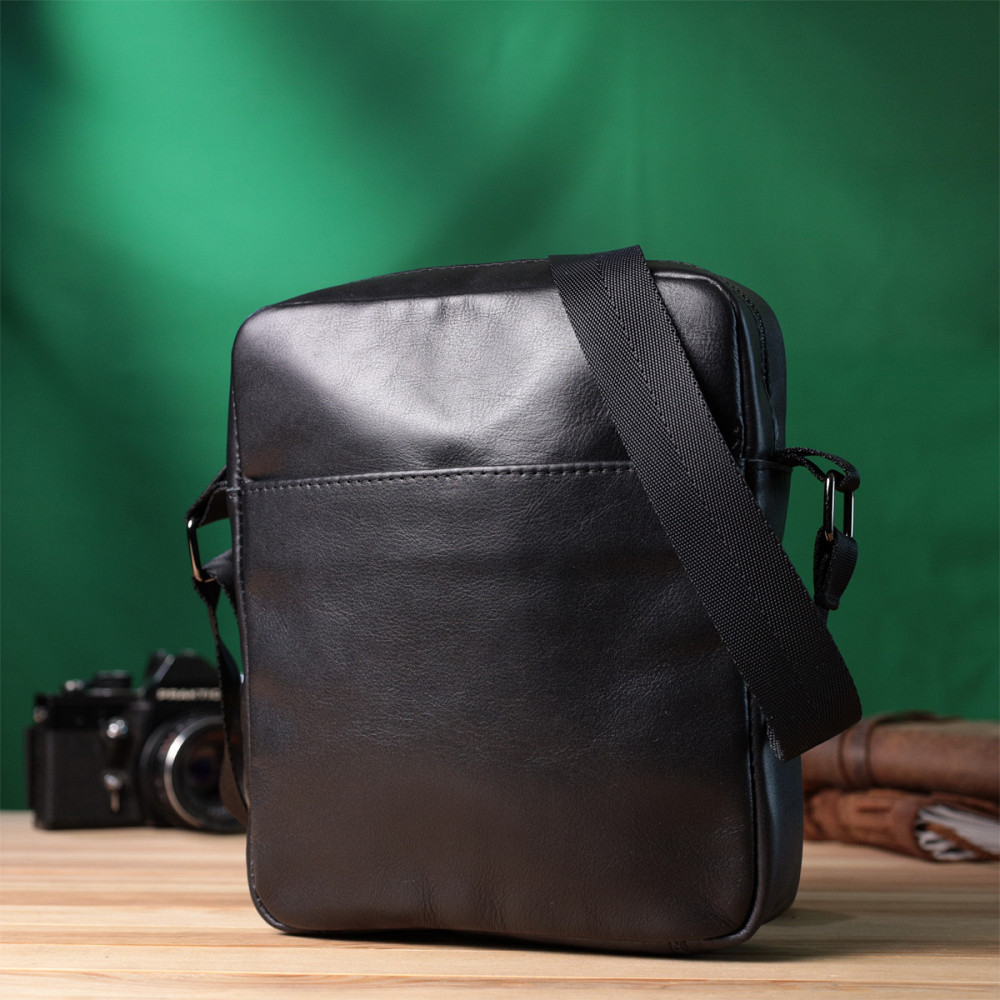 Сумка для чоловіків через плече із глянсової натуральної шкіри Shvigel 22849 Чорна Київ - фото 3