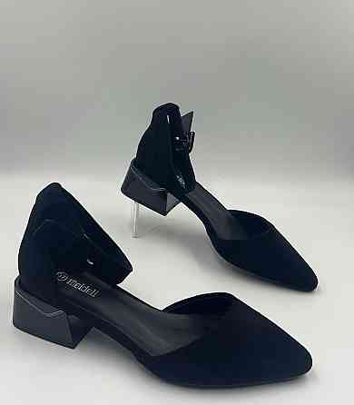 Meideli Чорні босоніжки літні жіночі на низьких підборах із закритим носком, з екозамші MEIDELI Коломия