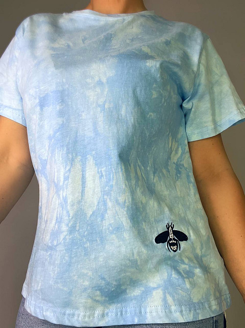 Футболка женская A-N 2539 вареная тай дай с вышивкой пчелкой one size голубая, голубой, one size Киев - изображение 8