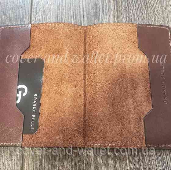 Коричнева обкладинка для закордонного паспорта з гладкої шкіри Grande Pelle 252623 Київ