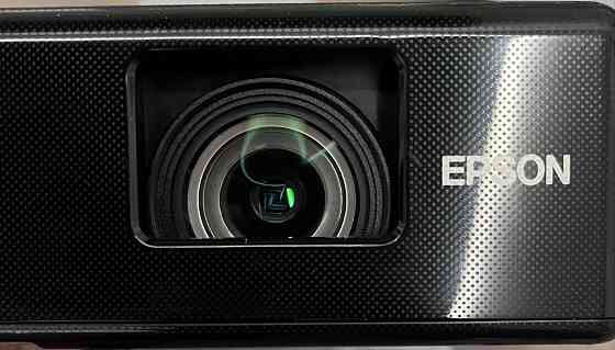 Проєктор: Epson EF-11. Харків