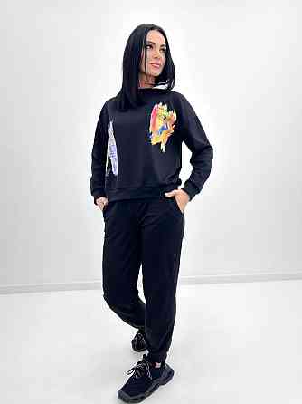 Женский костюм-двойка с капюшоном 