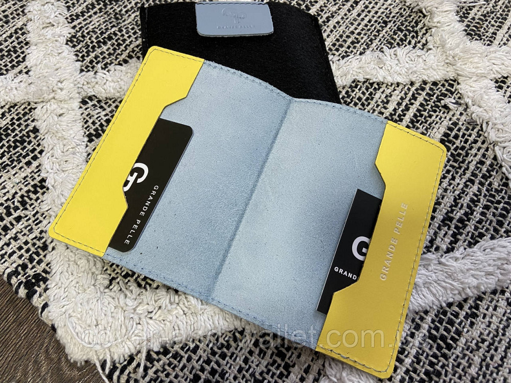 Патриотическая желто-голубая женская обложка на паспорт из натуральной кожи Grande Pelle Киев - изображение 2