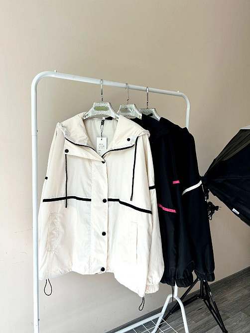 Жіноча вітровка оверсайз із подвійним капюшоном плащівка еммі Білий, 48/52 Одеса - фото 1