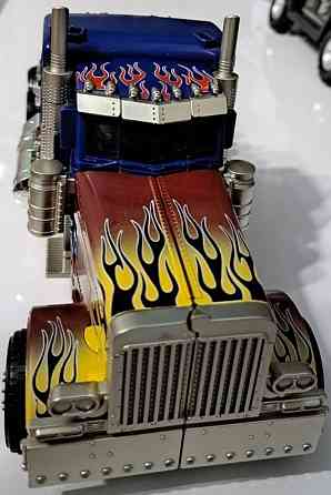 Трансформер Optimus Prime Висота трансформера 30 см Київ