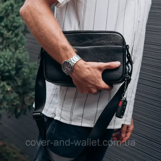Горизонтальная мужская кожаная сумка кросс-боди черного цвета среднего размера Grande Pelle Киев