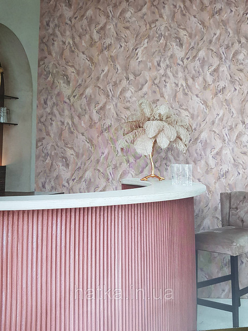Шпалери метрові вінілові на флізелін Grandeco Poem під штукатурку під мармур бузкові бордові золотисті Київ - фото 1