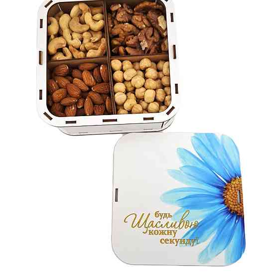 Подарочний набор орехов в праздничной упаковке на 8 марта, Новый Год, День рождения, День учителя для женщины. Одесса