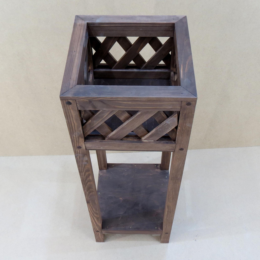 Кашпо на стойке 