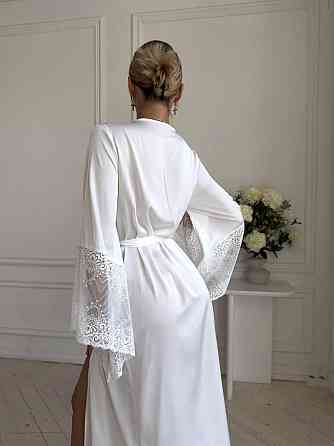 Жіночий халат із широким мереживом на рукавах із поясом домашній літній довгий білий M Одеса