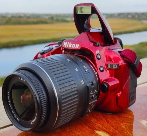 Фотоапарат Дзеркальний у червоному кольорі: Nikon D3100+SD+Сумка. Харків - фото 1