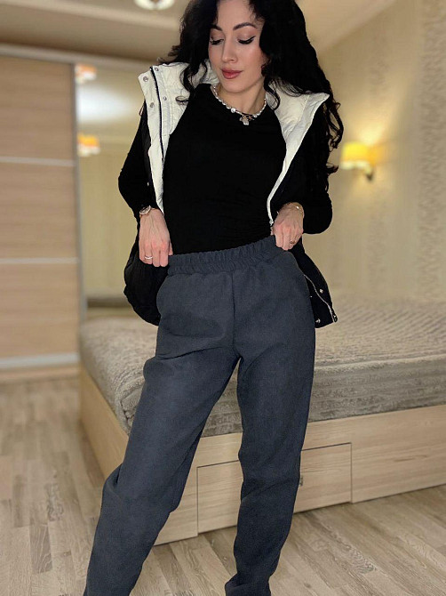 Женские утепленные брюки мом из вельвета на плотном флисе Графит, 40/42 Одесса - изображение 5