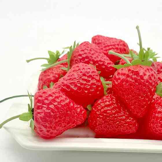 Штучна полуниця 19 штук 3 см червоний Київ