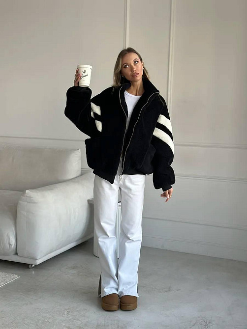 Жіноча тепла оверсайз куртка-бомбер букле на підкладці Одеса - фото 4