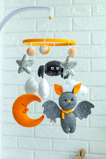 Дитячий мобіль на ліжечко для немовлят ручної роботи WooolyWool «Кажан та павук» Київ - фото 1