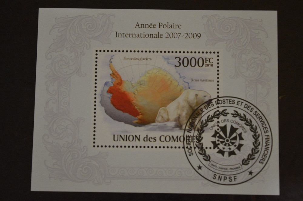 Коморы. Марки. Фауна. Блок. 2010 год (В-5) Полтава - изображение 1