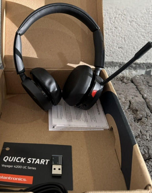 Нова, опломбована спеціалізована гарнітура Plantronics Voyager 4220 UC Киев - изображение 3