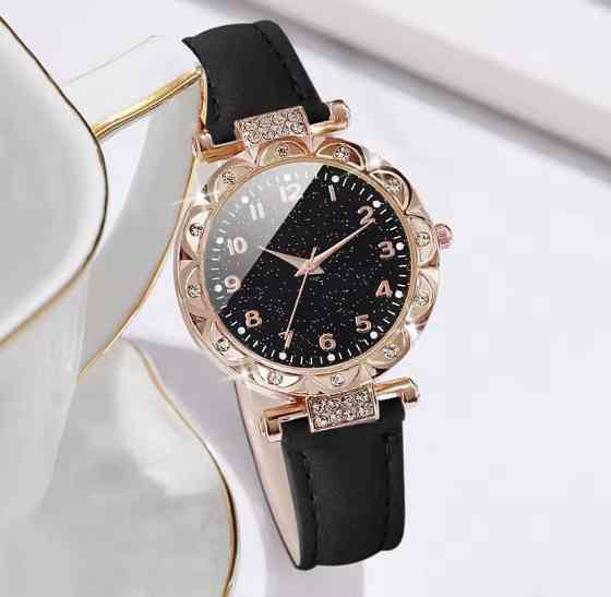 Подарочный набор для женщин в наборе 1 наручные часы 4 оригинальными браслетами без подарочной коробки черный Киев