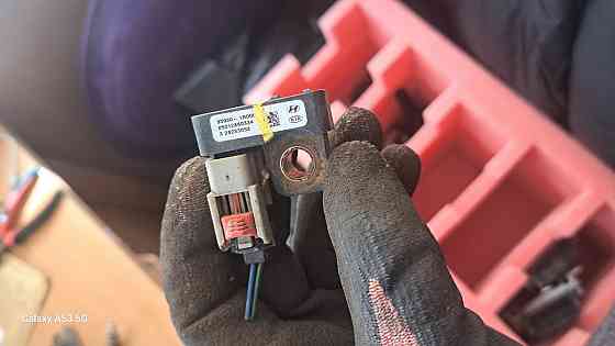 Датчик удару (сенсор деформації) Hyundai Santa Fe 2012-2018 Київ