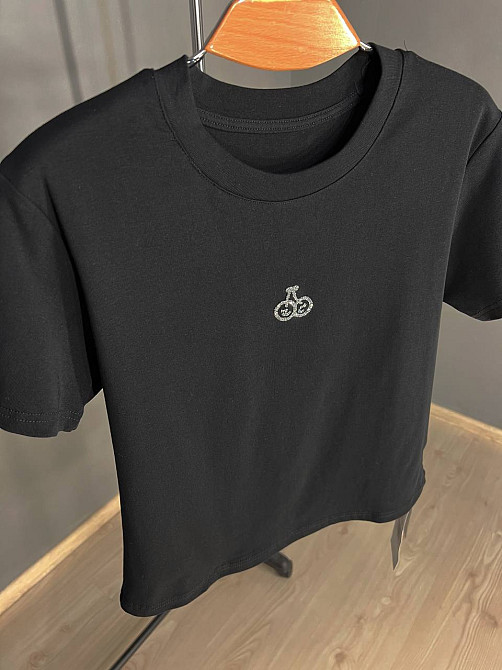 Футболка жіноча A-N 911-20 середня довжина вишня камінчики one size, чорний, one size Київ - фото 9