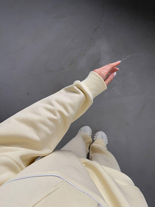 Женский стильный прогулочный оверсайз костюм двойка: кофта и штаны турецкая трехнитка петля пинье Айвори Одесса - изображение 3