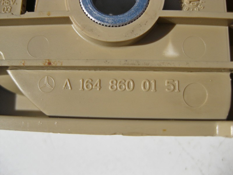 Mercedes-Benz  A1648600151 8K67 Бежева накладка під лівою петлею кріплення багажу ML W164 GL X164 Одеса - фото 3