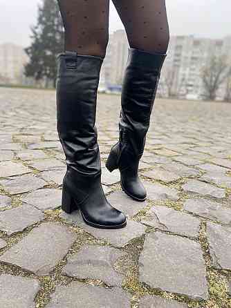 Valiente Високі чоботи жіночі демісезонні весна-осінь на стійкому каблуці чорні з натуральної ш Коломыя