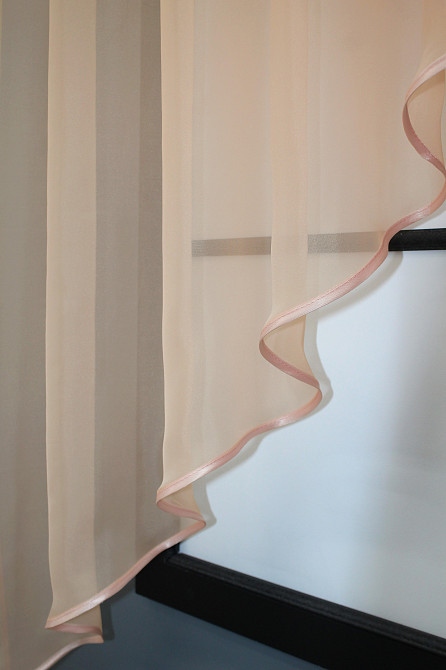 Кухонна фіранка VR-Textil № 053к персиковий з рожевим 280х170 см (50-150) Київ - фото 3