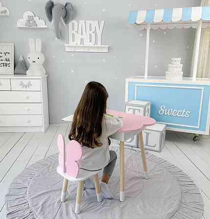 Столик хмаринка з нішею 54х68х50 і стільчик спинка в формі метелика 26х26х24, стіл та стілець в дитячу, рожевий з білим Київ
