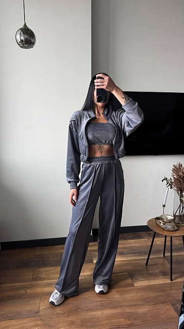 Женский плюшевый костюм тройка: кофта топ и штаны велюр Графит, 42/44 Одесса - изображение 3