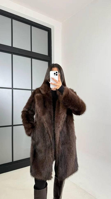 Женская шуба объемного кроя с классическим воротником из искусственного меха Шоколад, 44 Одесса - изображение 1