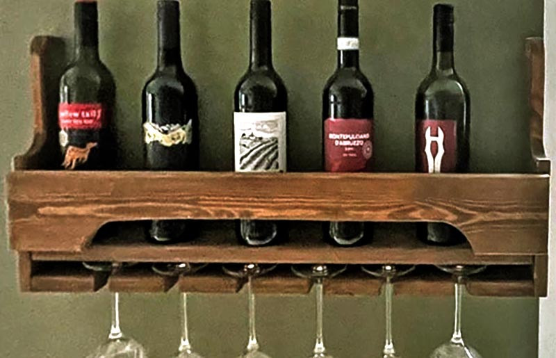 Настенная винная полка 