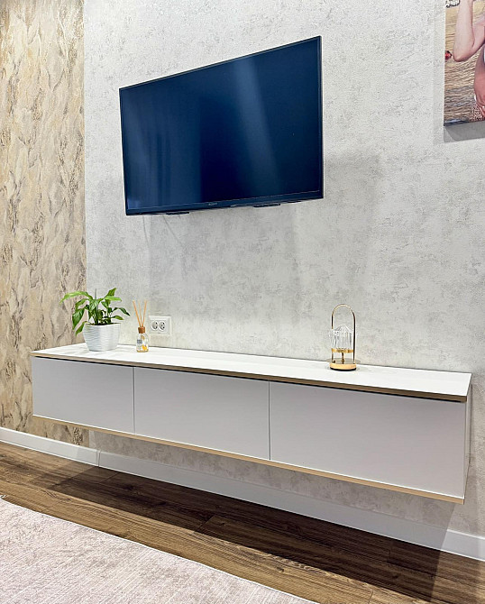 Тумба під телевізор навісна Perfect Home Оро / Oro 3-дверна RTV175 Білий (PFH-091353) Дніпро - фото 4