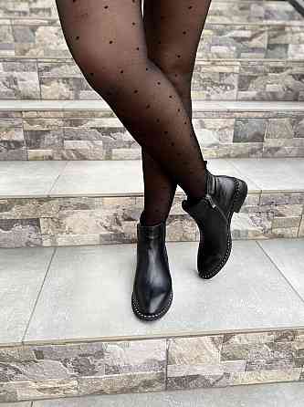 Vesna Стильні жіночі шкіряні демісезонні черевики весна-осінь на низькому каблуці чорні (2468) Коломыя