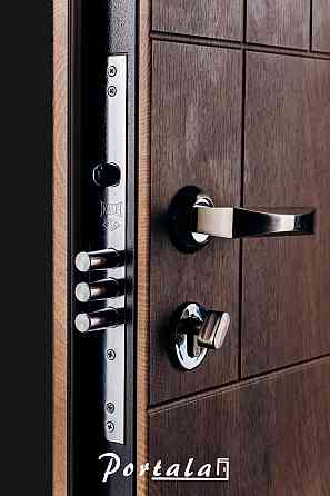 Двери квартирные, серия Люкс+Кале, модель Неаполь 2, гнутый профиль, 2 контура уплотнения, 2 замка Киев