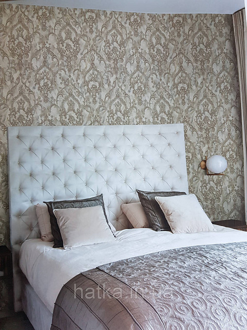 Обои метровые виниловые на флизелине Grandeco Poeme вензеля структурные бронзовые на сером Киев - изображение 1