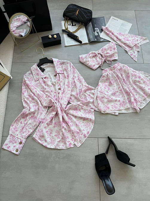 Жіночий літній принтований костюм четвірка: хустка, кроп-топ, сорочка та шорти штапель/софт Рожевий Одеса - фото 1