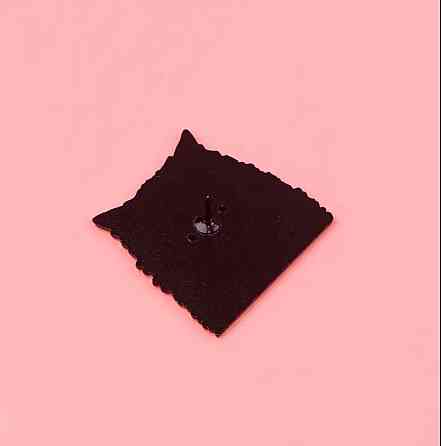 Эмалированный значок «Чёрный кот» – минималистичная брошь 3,1 см Киев