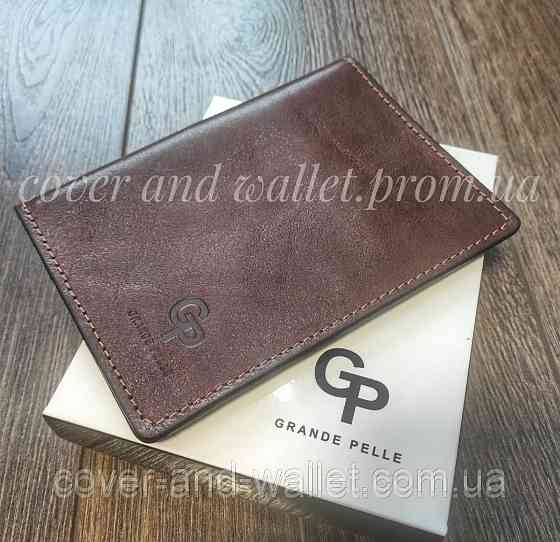 Коричнева обкладинка для закордонного паспорта з гладкої шкіри Grande Pelle 252623 Київ