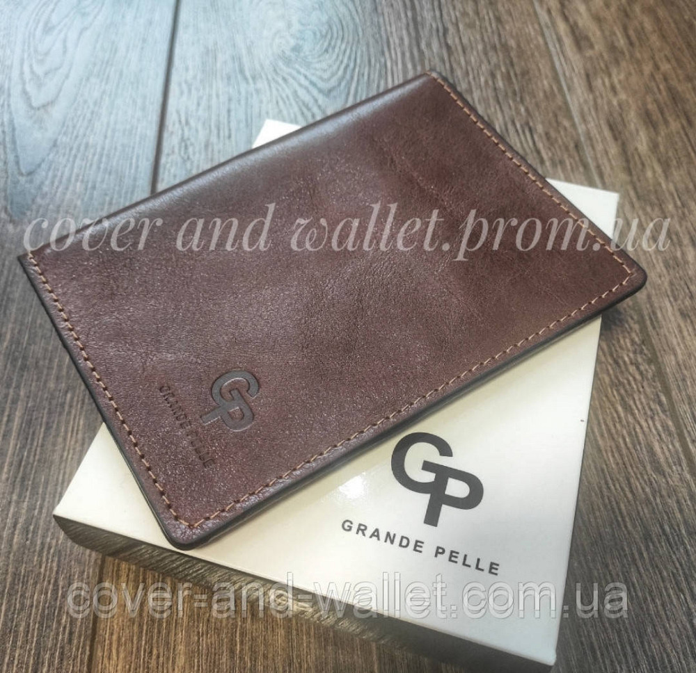 Коричнева обкладинка для закордонного паспорта з гладкої шкіри Grande Pelle 252623 Київ - фото 1